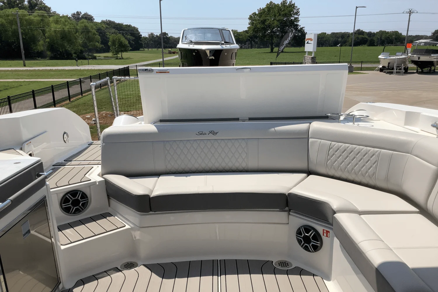 2026 Sea Ray SLX 350 Image Thumbnail #13