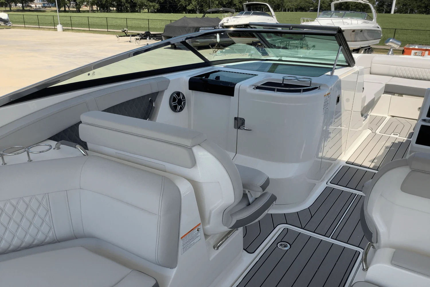 2026 Sea Ray SLX 350 Image Thumbnail #19