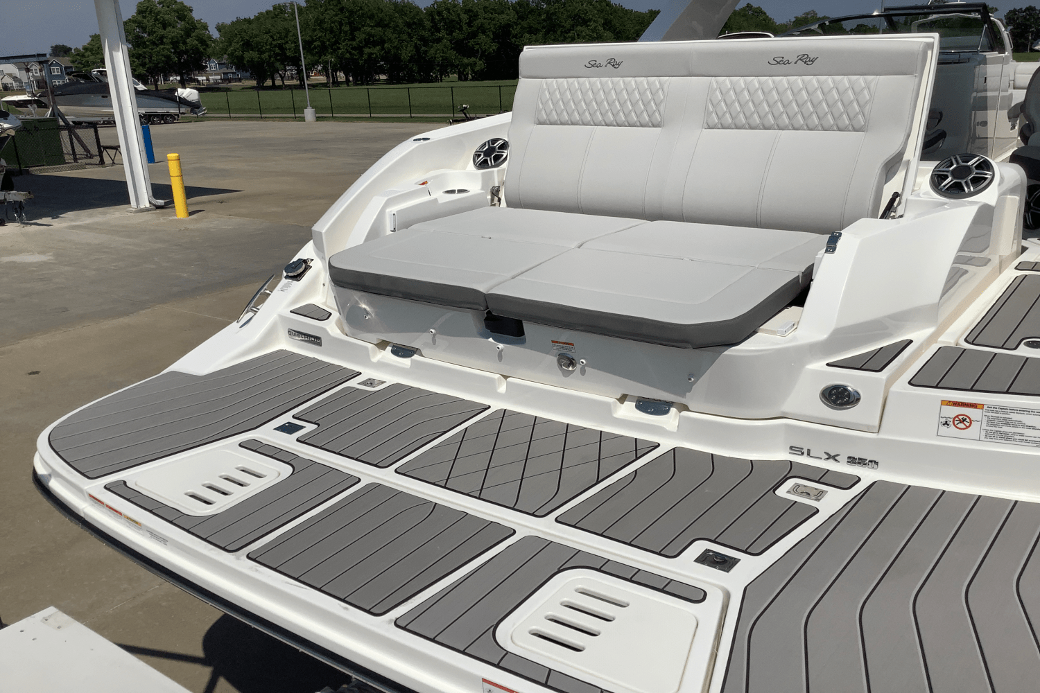 2026 Sea Ray SLX 350 Image Thumbnail #9