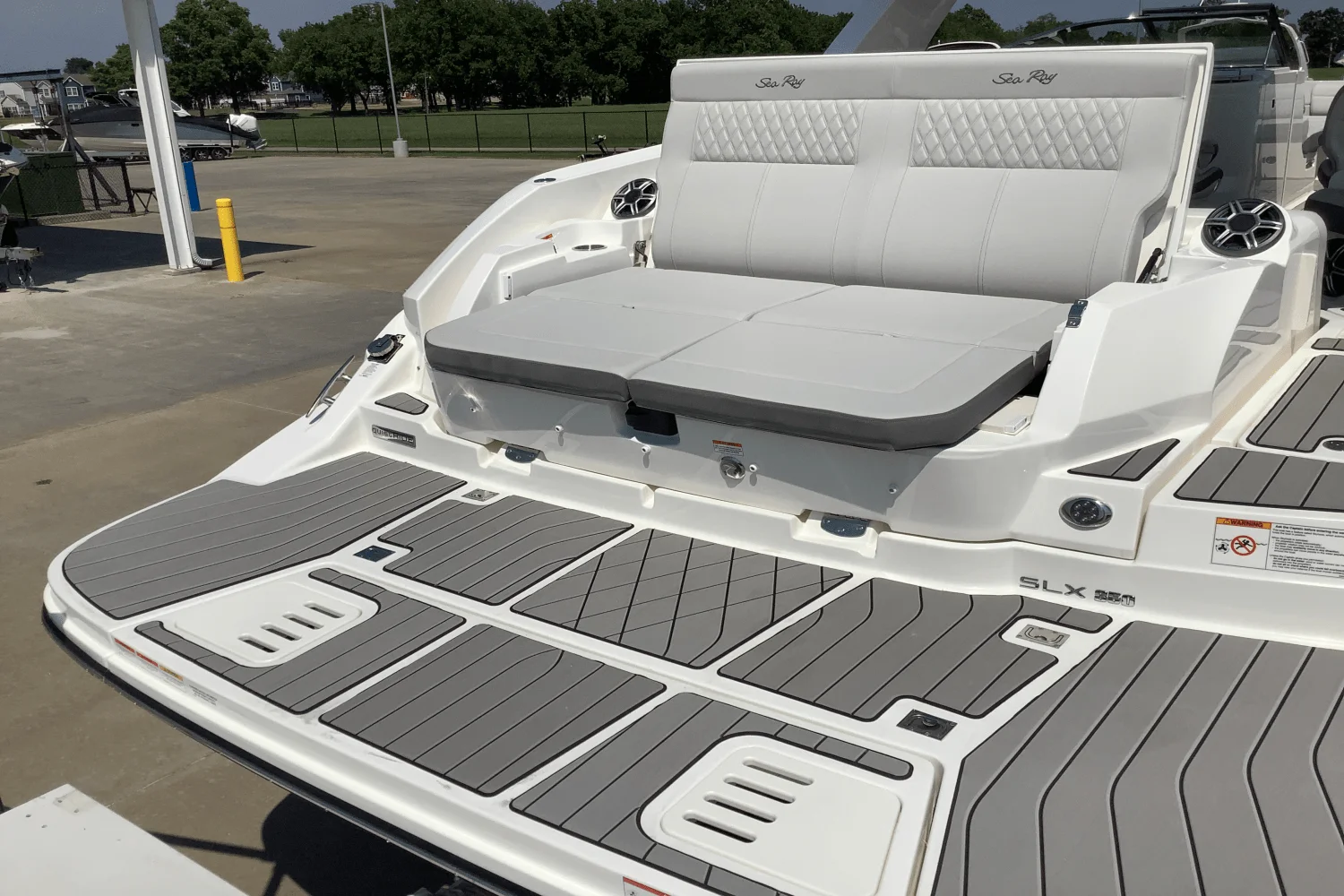 2026 Sea Ray SLX 350 Image Thumbnail #9