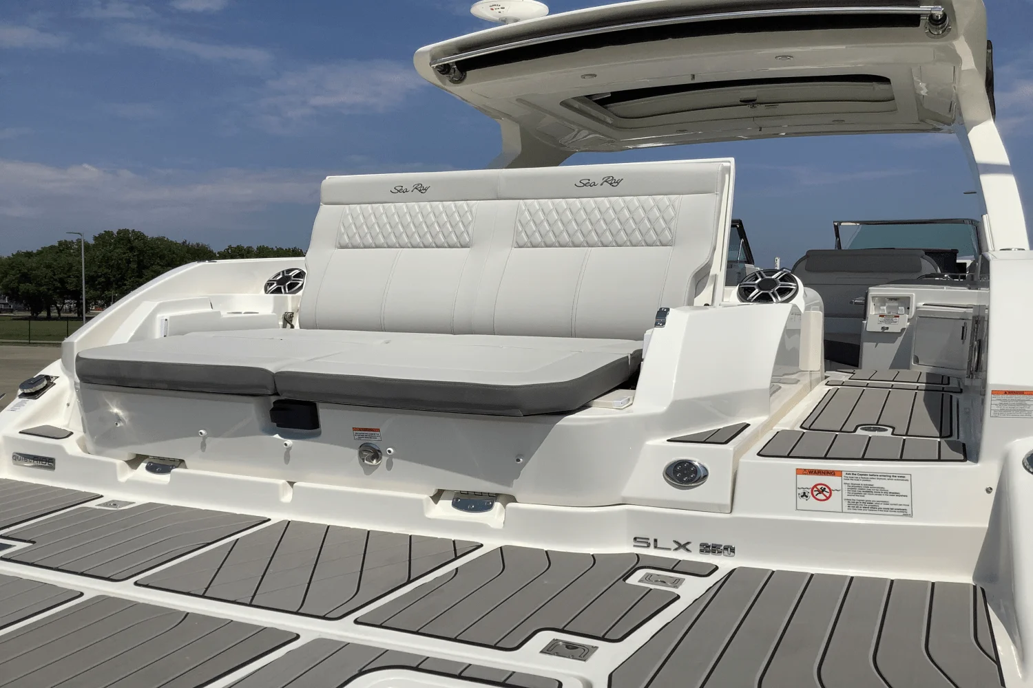 2026 Sea Ray SLX 350 Image Thumbnail #8