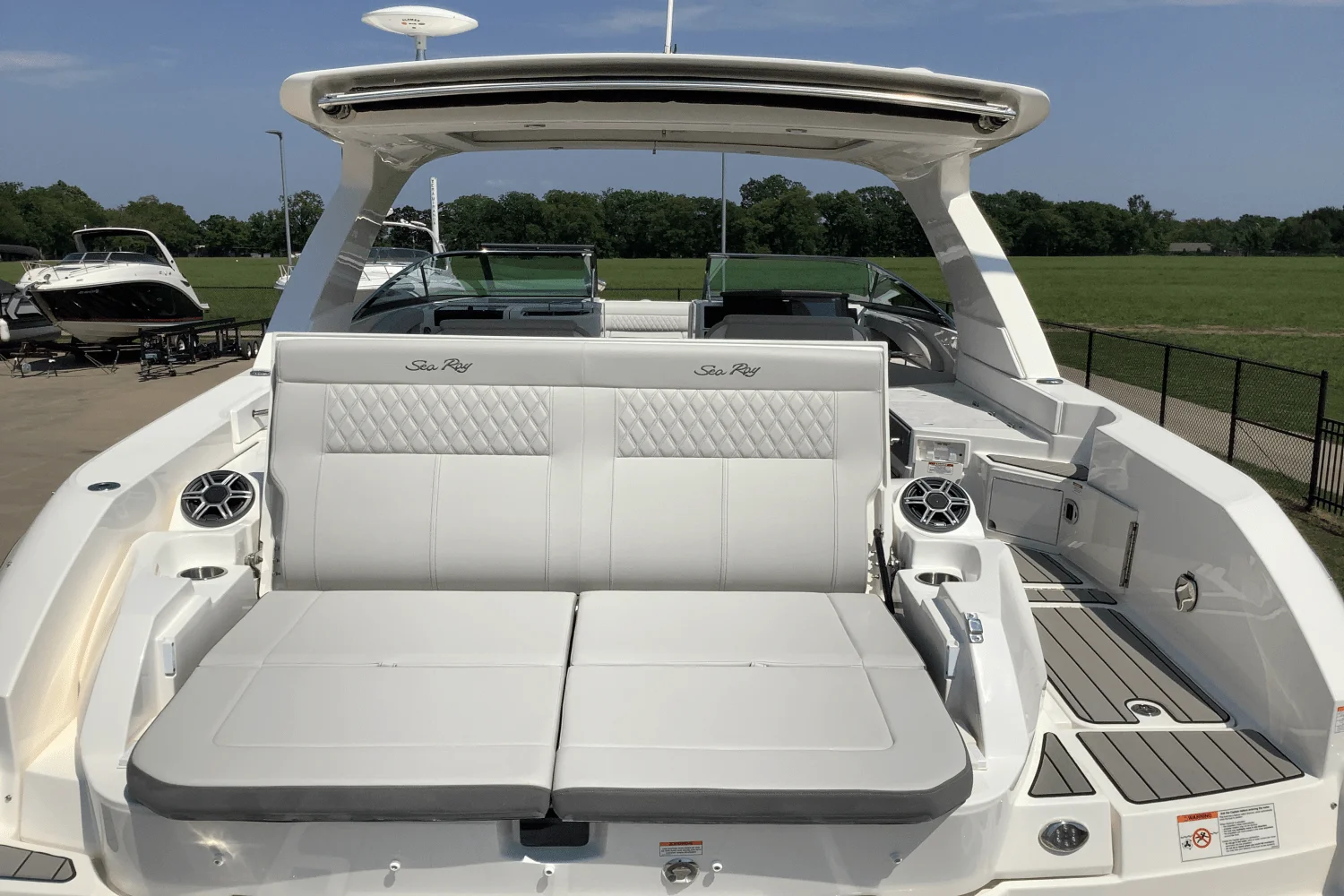 2026 Sea Ray SLX 350 Image Thumbnail #7