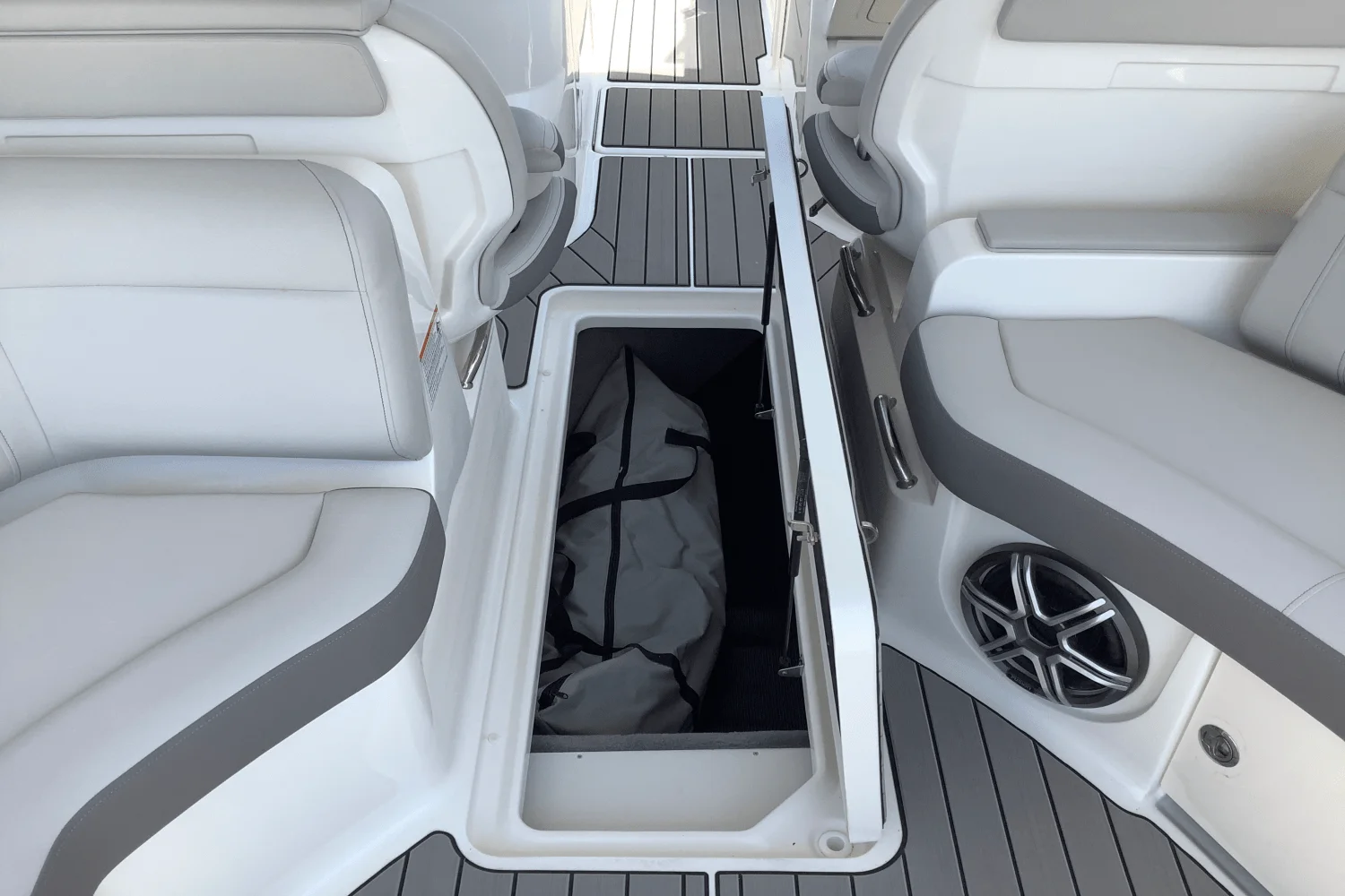 2026 Sea Ray SLX 350 Image Thumbnail #24