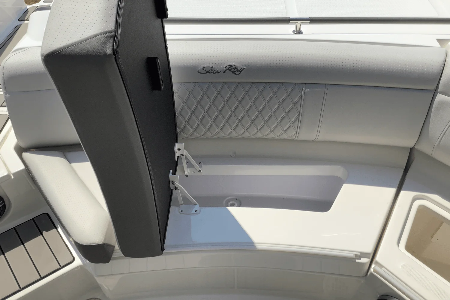 2026 Sea Ray SLX 350 Image Thumbnail #22
