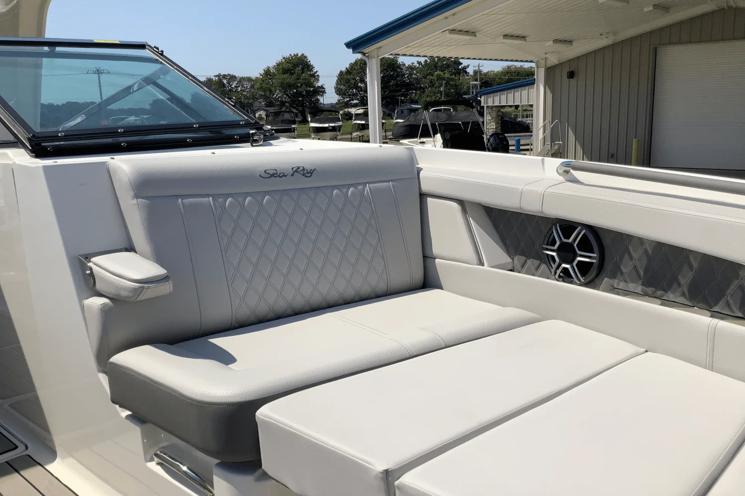 2026 Sea Ray SLX 350 Image Thumbnail #41