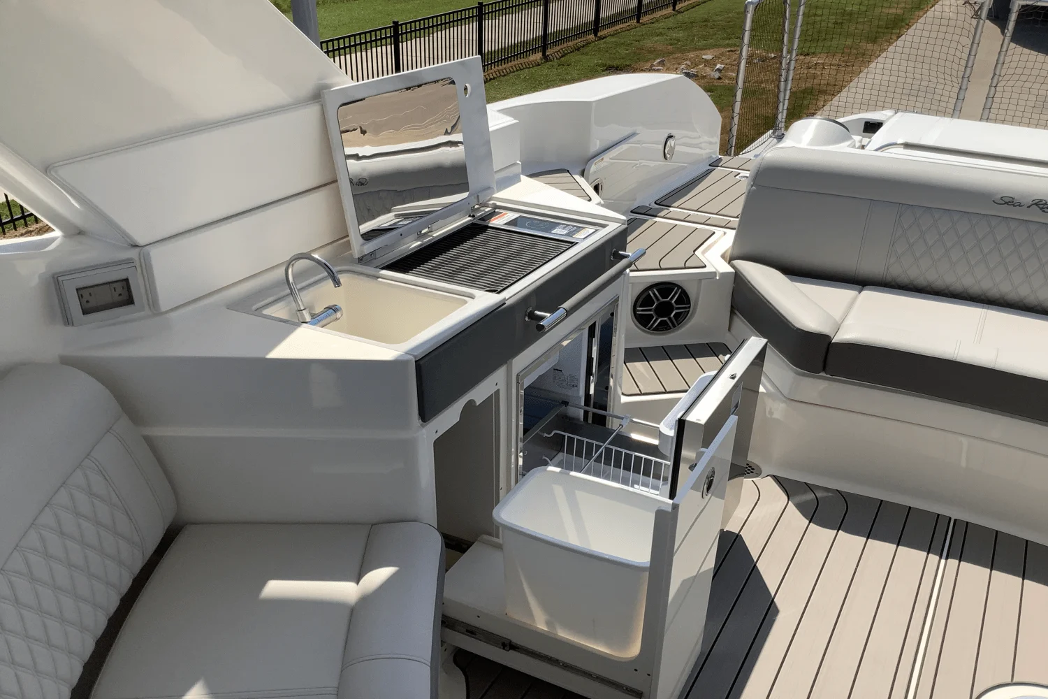 2026 Sea Ray SLX 350 Image Thumbnail #17