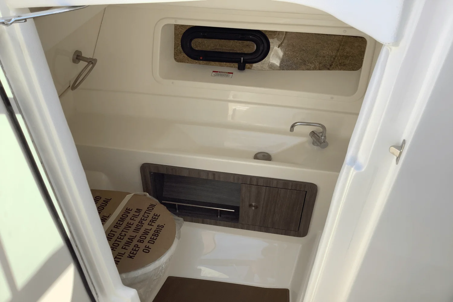 2026 Sea Ray SLX 350 Image Thumbnail #38