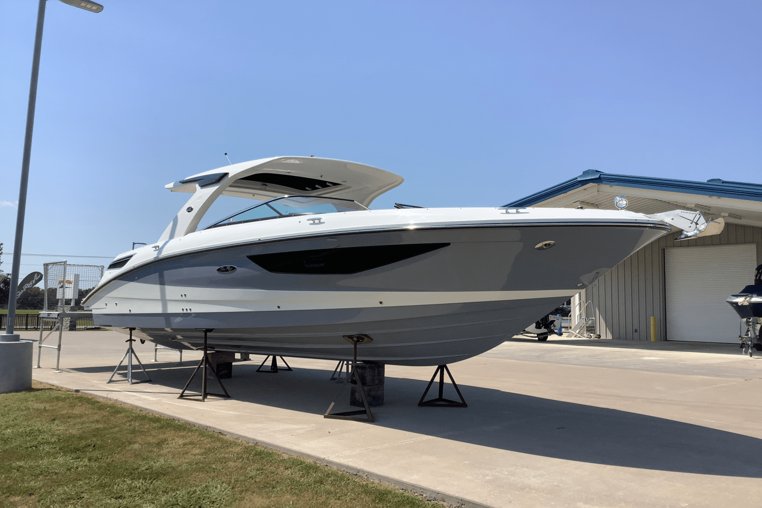 2026 Sea Ray SLX 350 Image Thumbnail #2