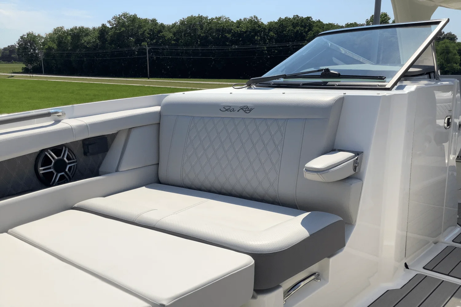 2026 Sea Ray SLX 350 Image Thumbnail #42