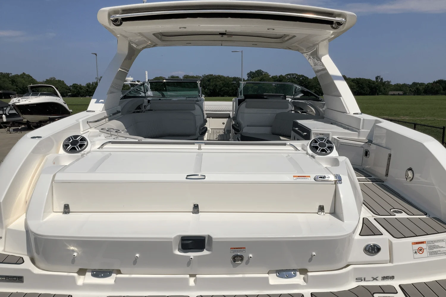 2026 Sea Ray SLX 350 Image Thumbnail #6