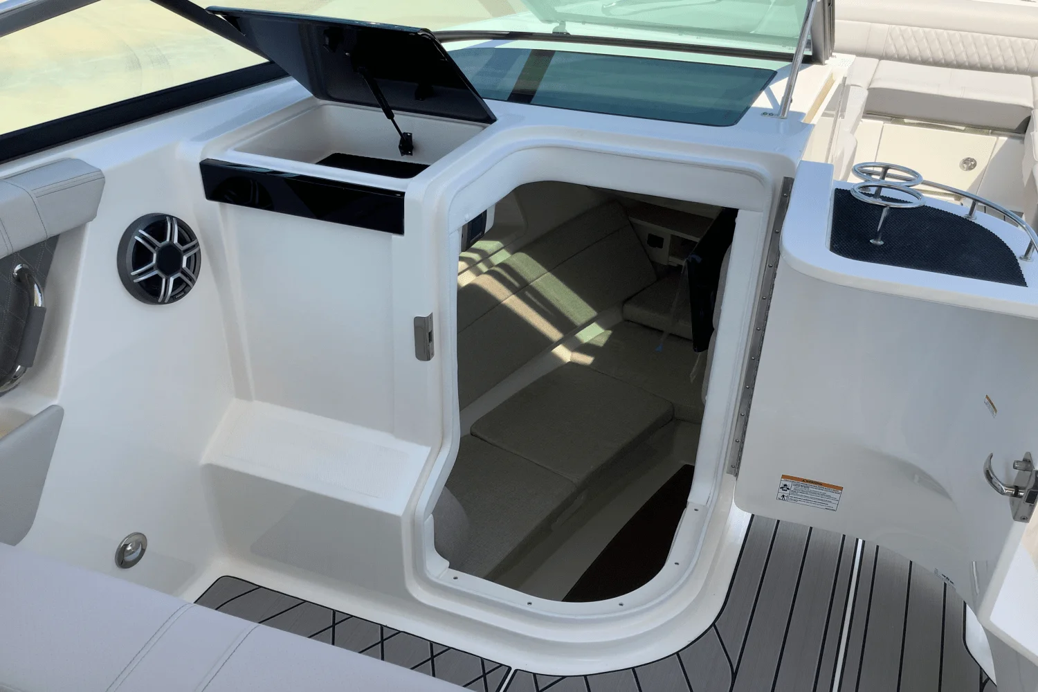 2026 Sea Ray SLX 350 Image Thumbnail #25