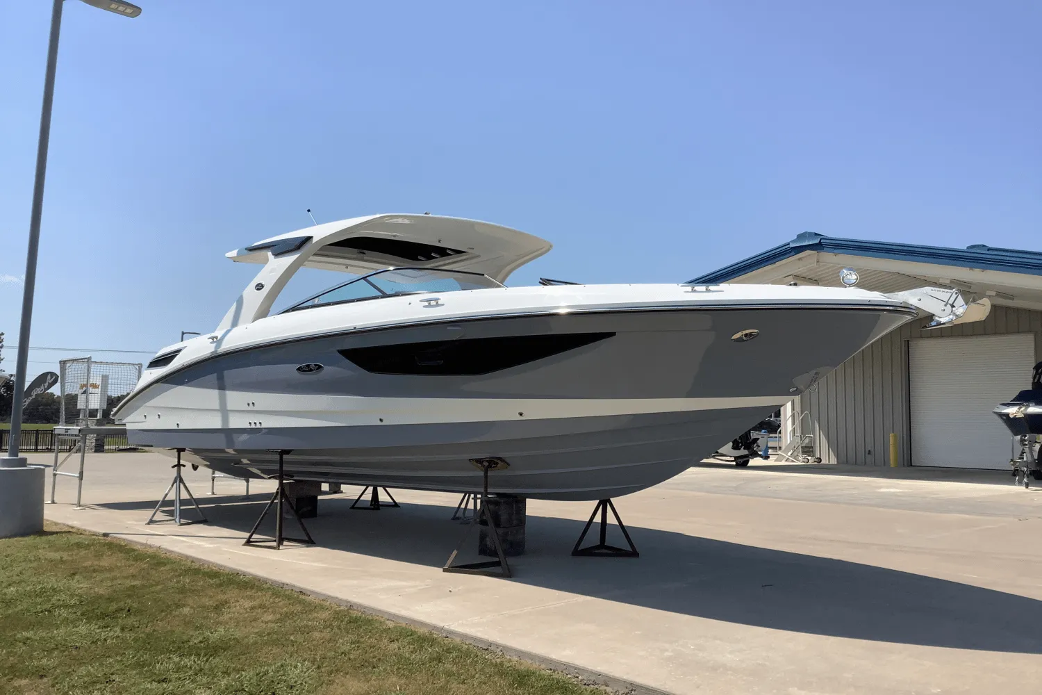 2026 Sea Ray SLX 350 Image Thumbnail #1