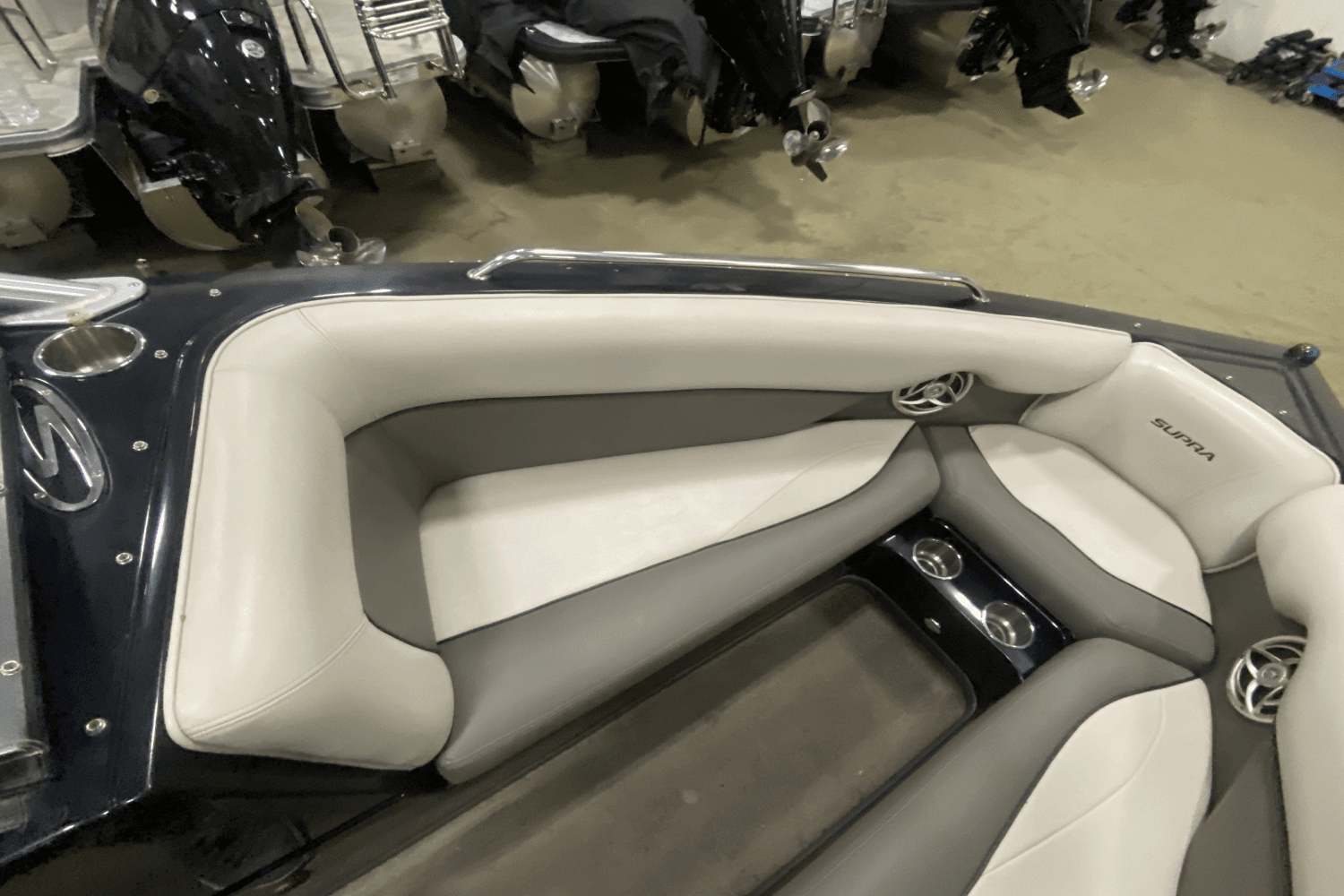 2009 Supra
                                                             24SSV WORLDS EDITION Image Thumbnail #18