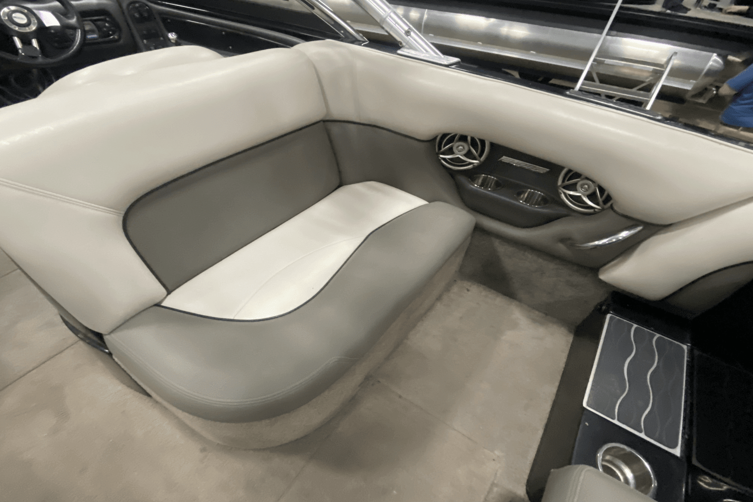 2009 Supra
                                                             24SSV WORLDS EDITION Image Thumbnail #29