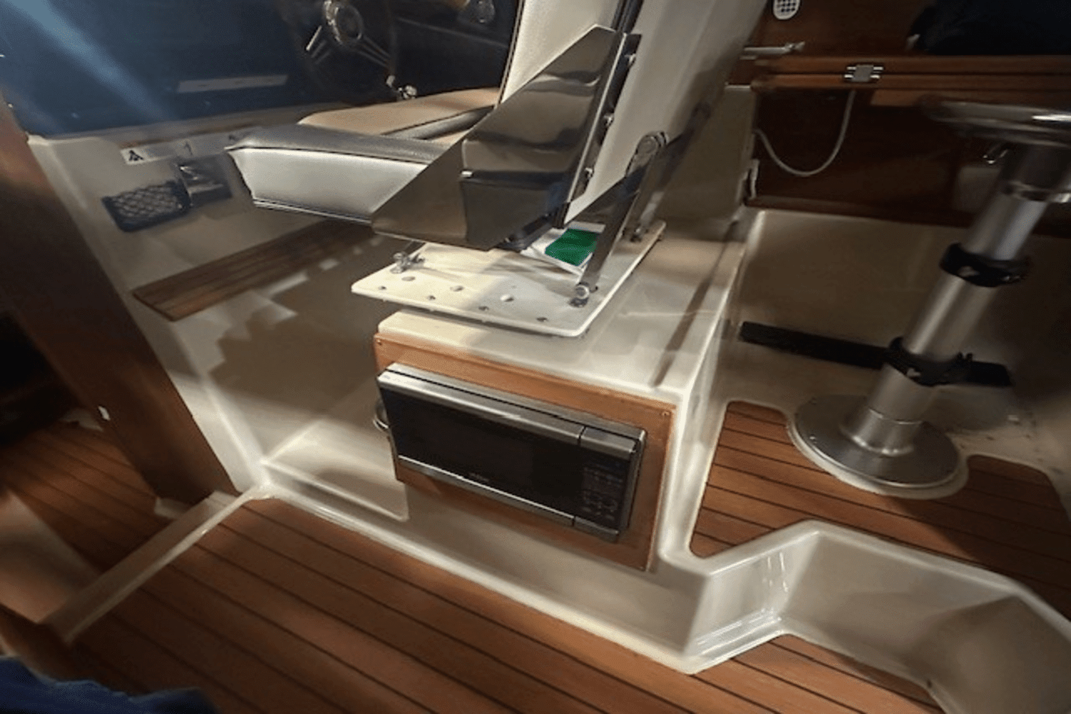 2019 Ranger
                                                             R27 LE Image Thumbnail #11