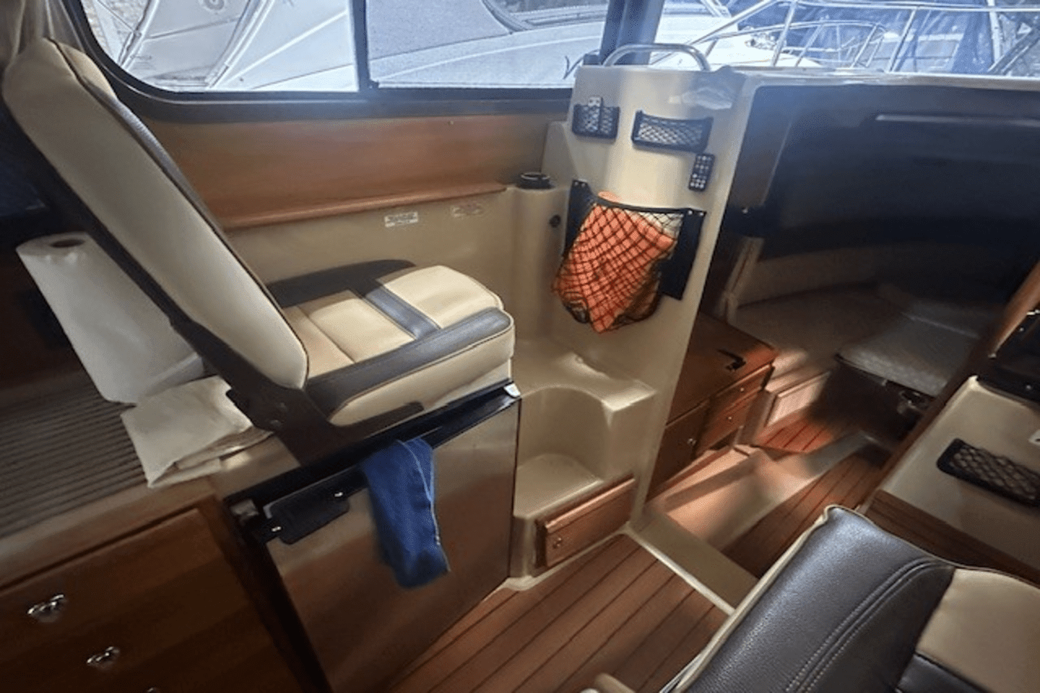 2019 Ranger
                                                             R27 LE Image Thumbnail #12