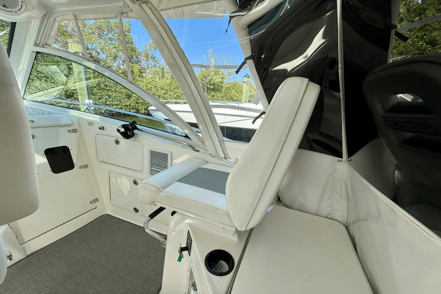 2013 Boston Whaler 345 CONQUEST Image Thumbnail #28