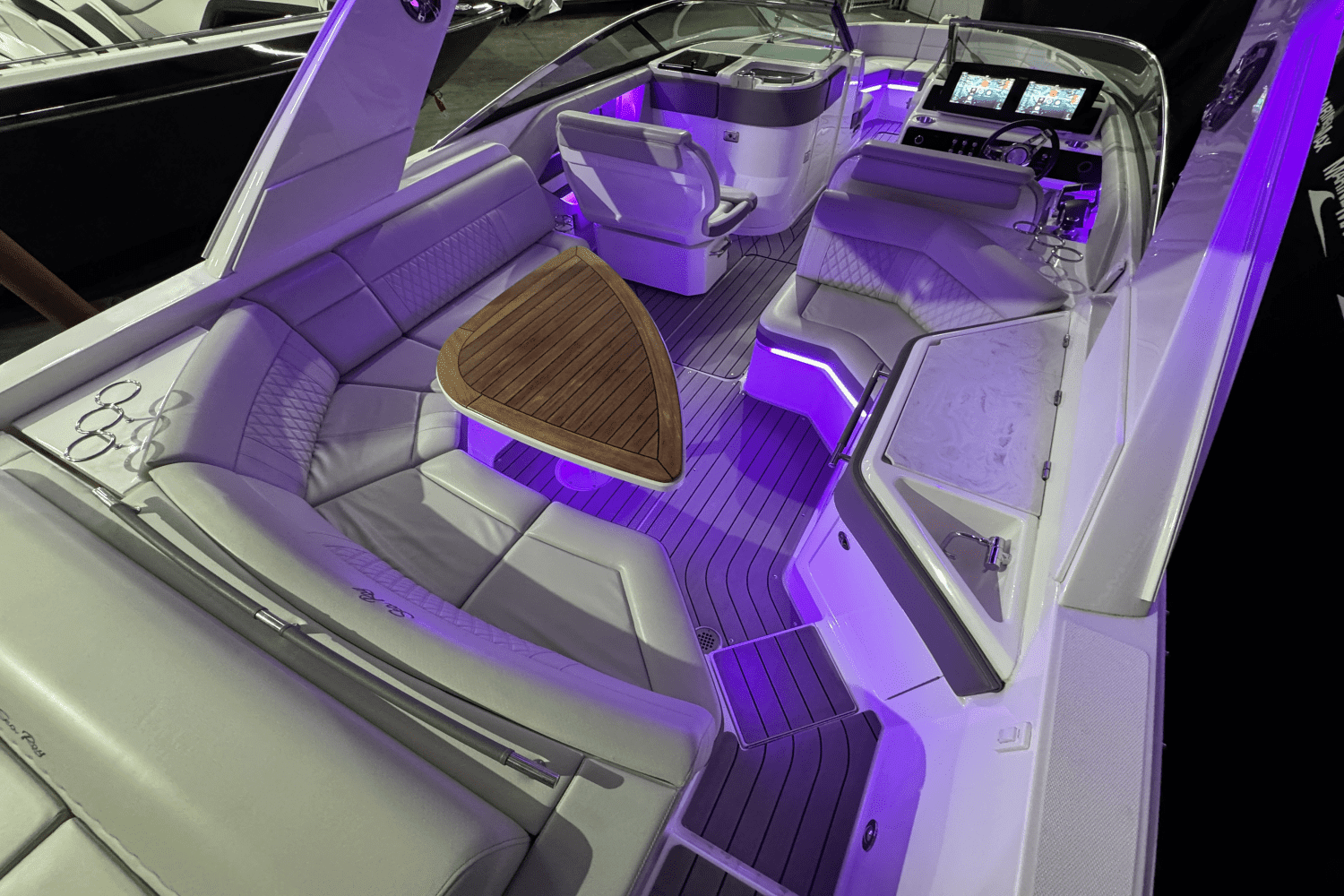 2022 Sea Ray SLX 310 Image Thumbnail #9