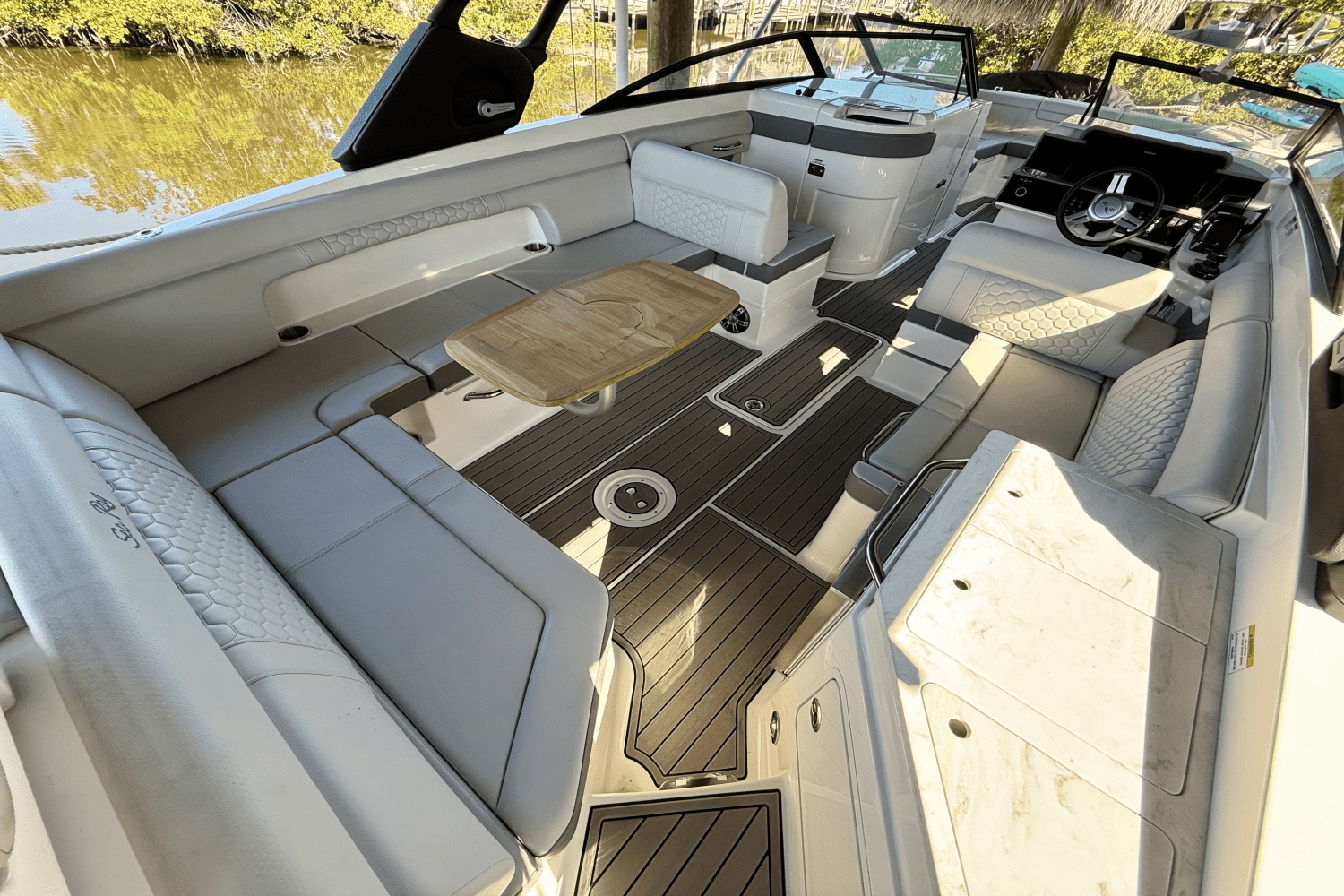 2023 Sea Ray 290 SDX OB Image Thumbnail #21