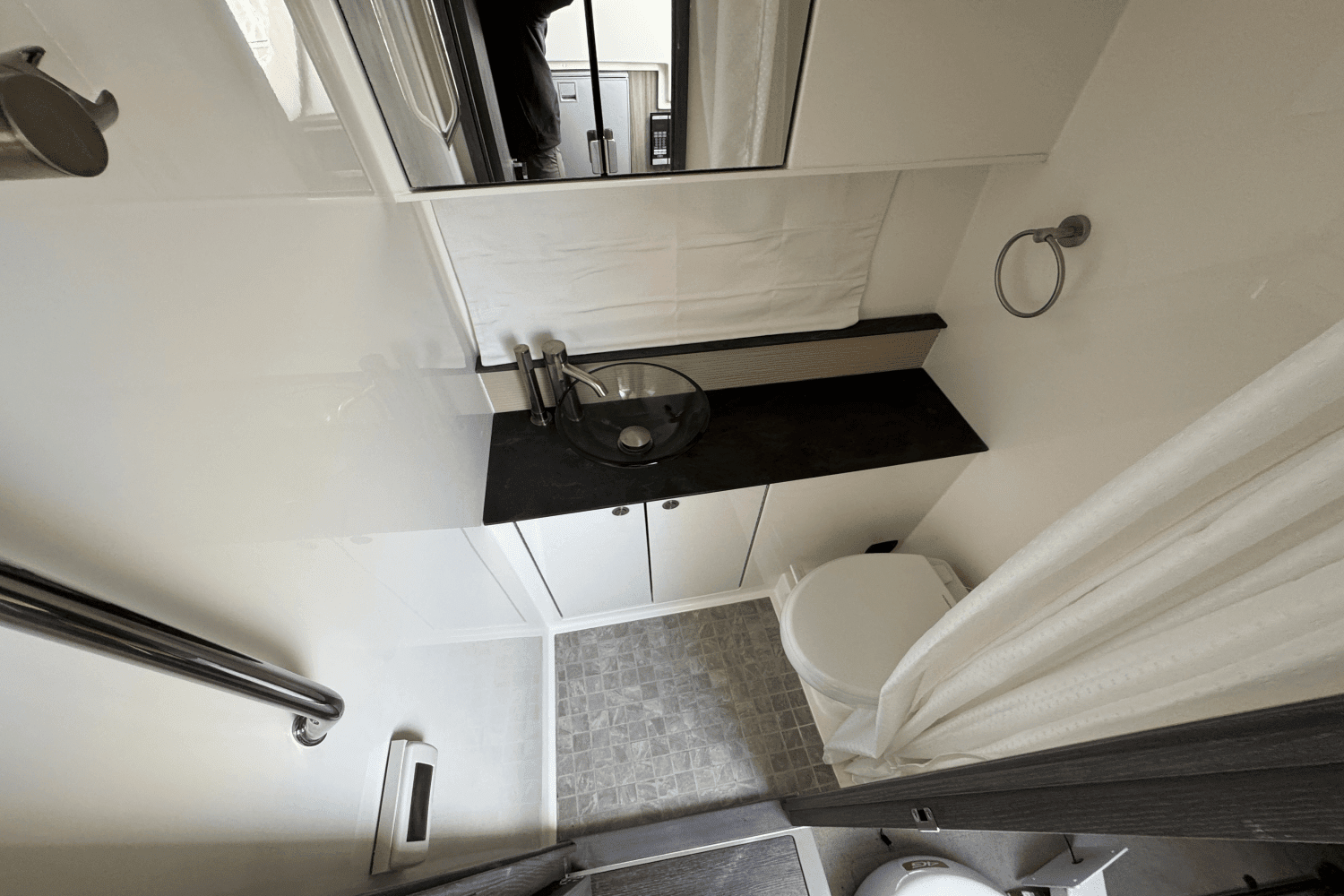 2019 Sea Ray 320 SUNDANCER Image Thumbnail #24