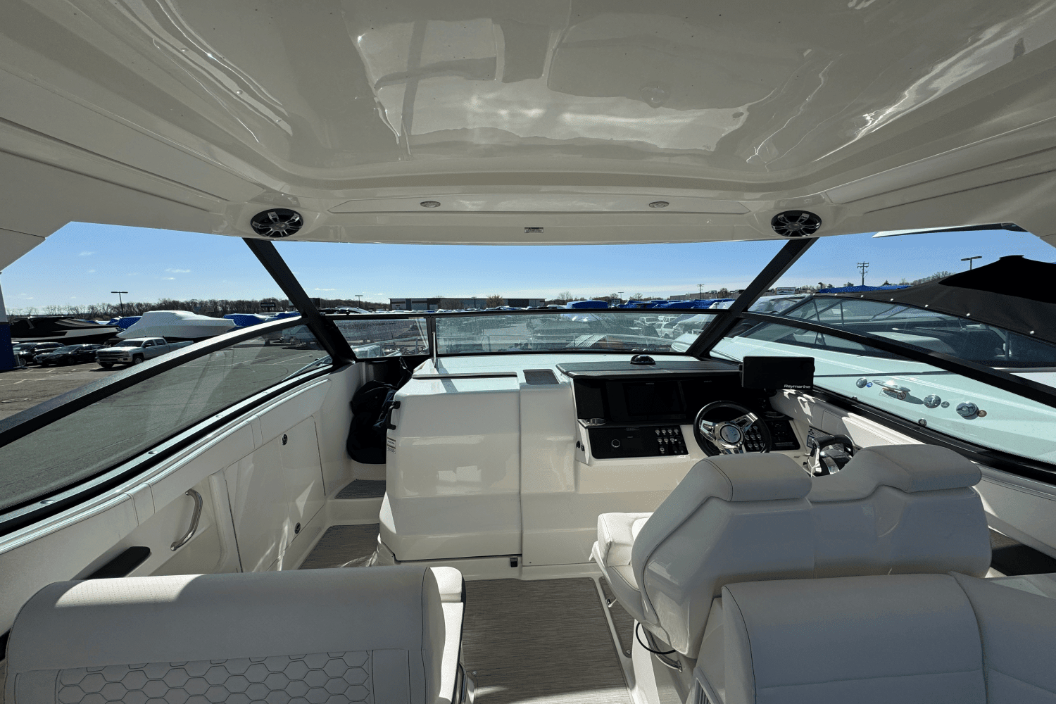 2019 Sea Ray 320 SUNDANCER Image Thumbnail #14