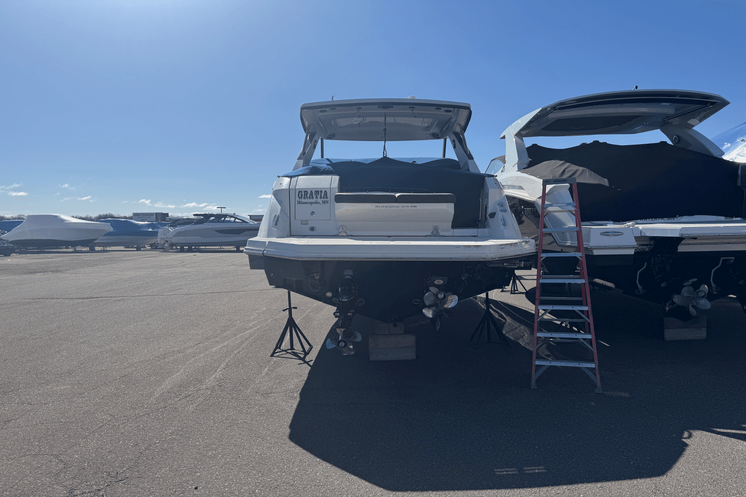 2019 Sea Ray 320 SUNDANCER Image Thumbnail #2