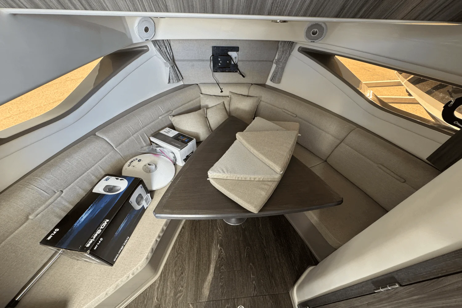 2019 Sea Ray 320 SUNDANCER Image Thumbnail #20