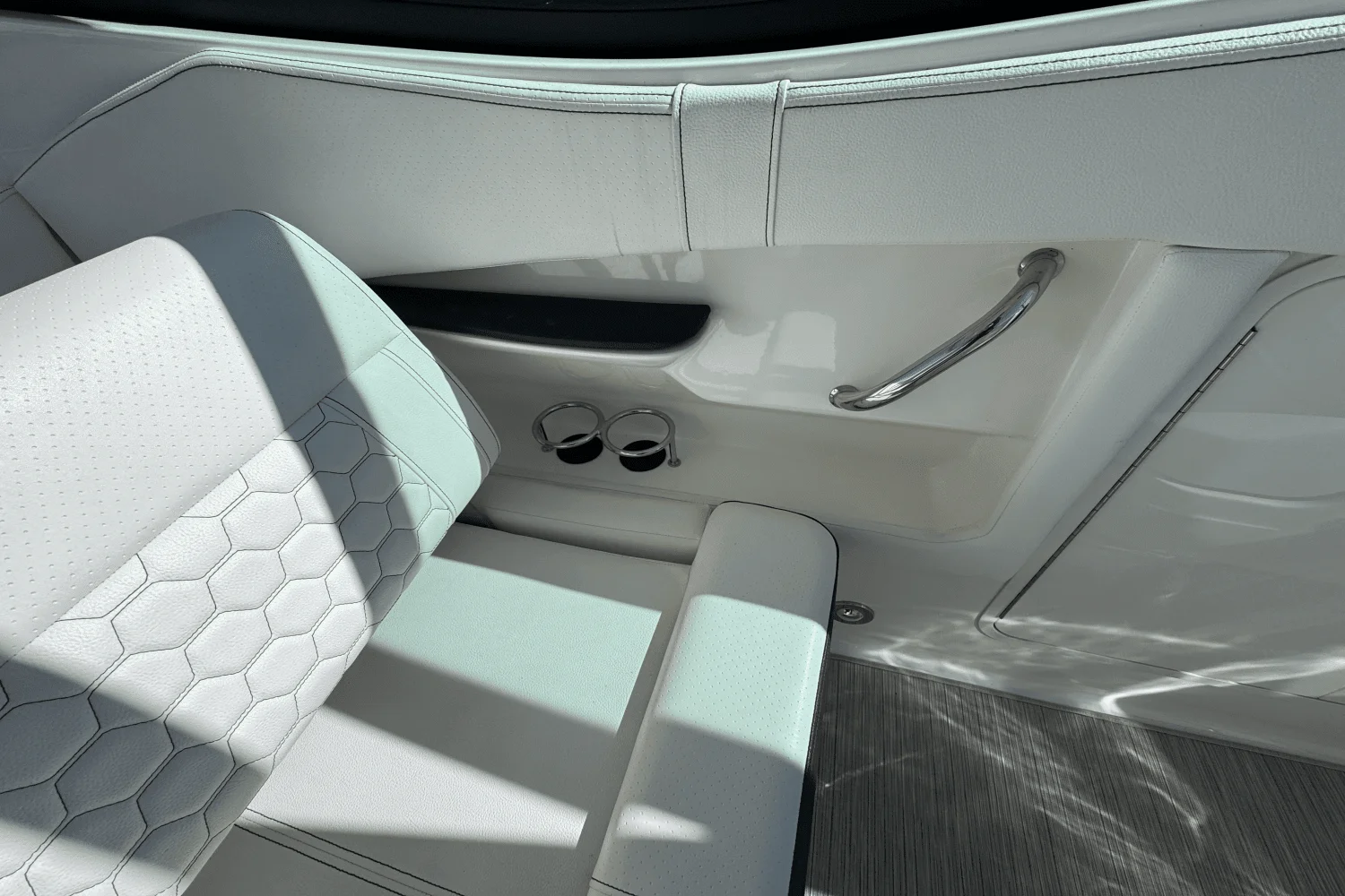 2019 Sea Ray 320 SUNDANCER Image Thumbnail #13