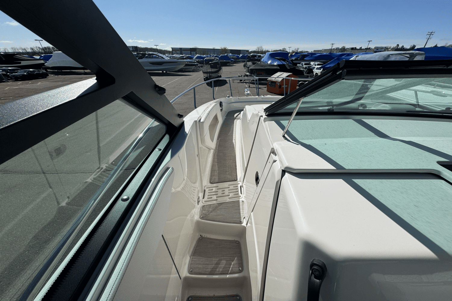 2019 Sea Ray 320 SUNDANCER Image Thumbnail #25