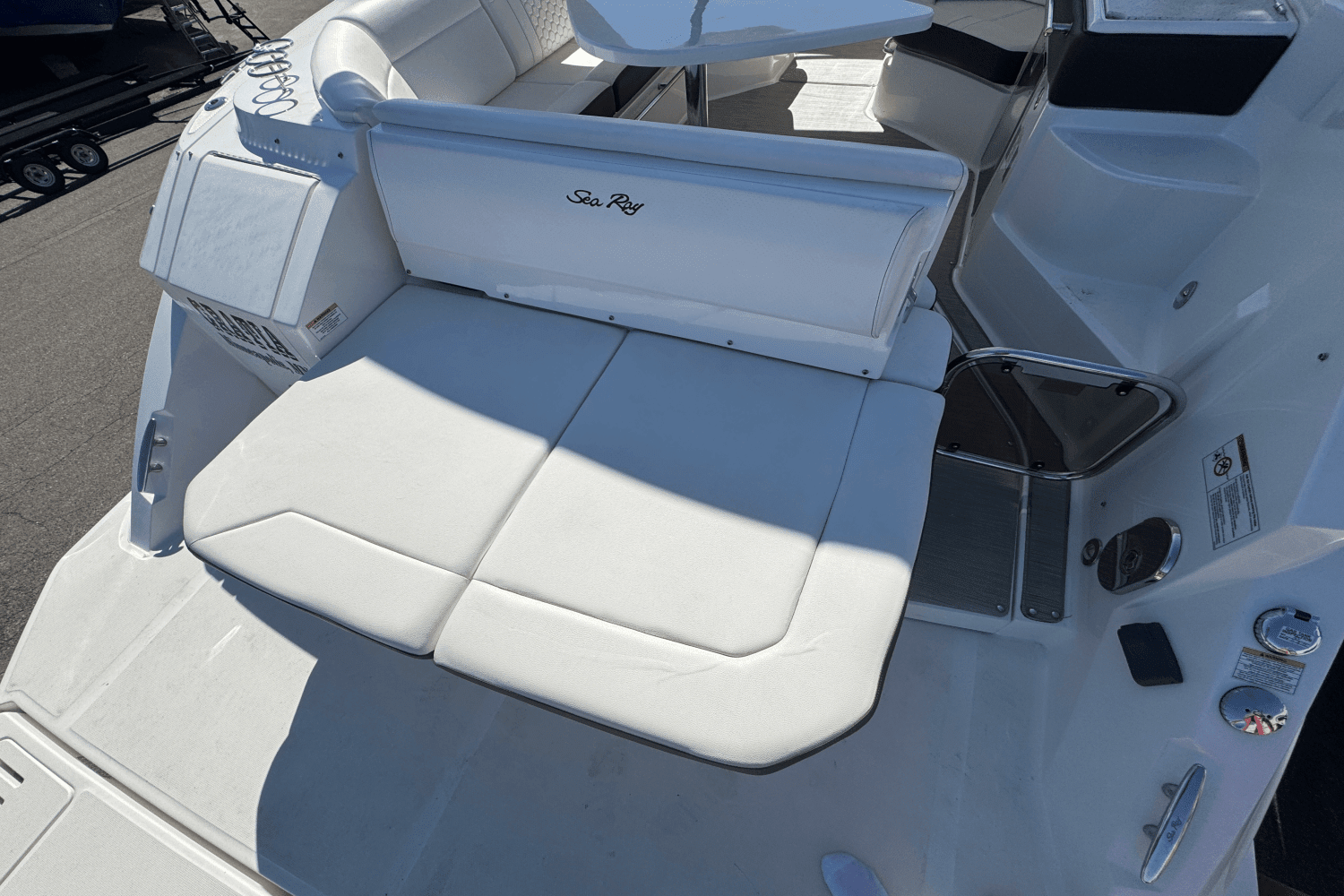2019 Sea Ray 320 SUNDANCER Image Thumbnail #4