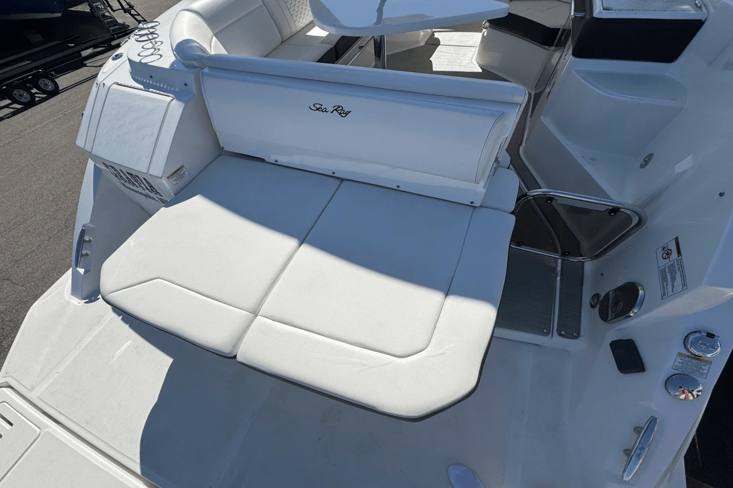 2019 Sea Ray 320 SUNDANCER Image Thumbnail #4