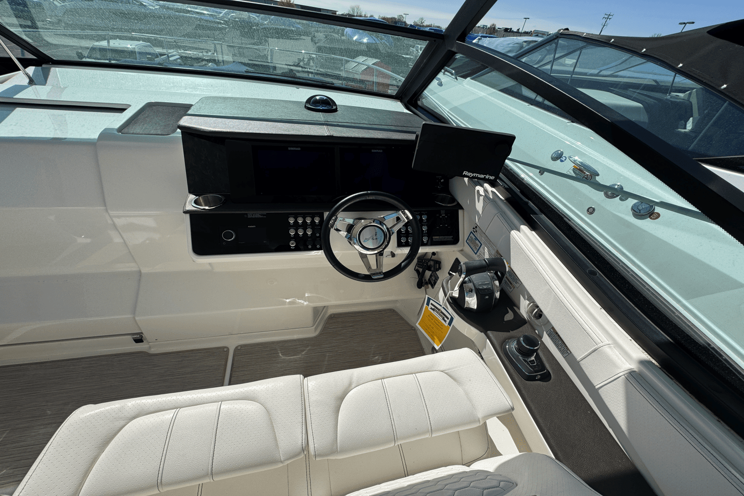 2019 Sea Ray 320 SUNDANCER Image Thumbnail #16
