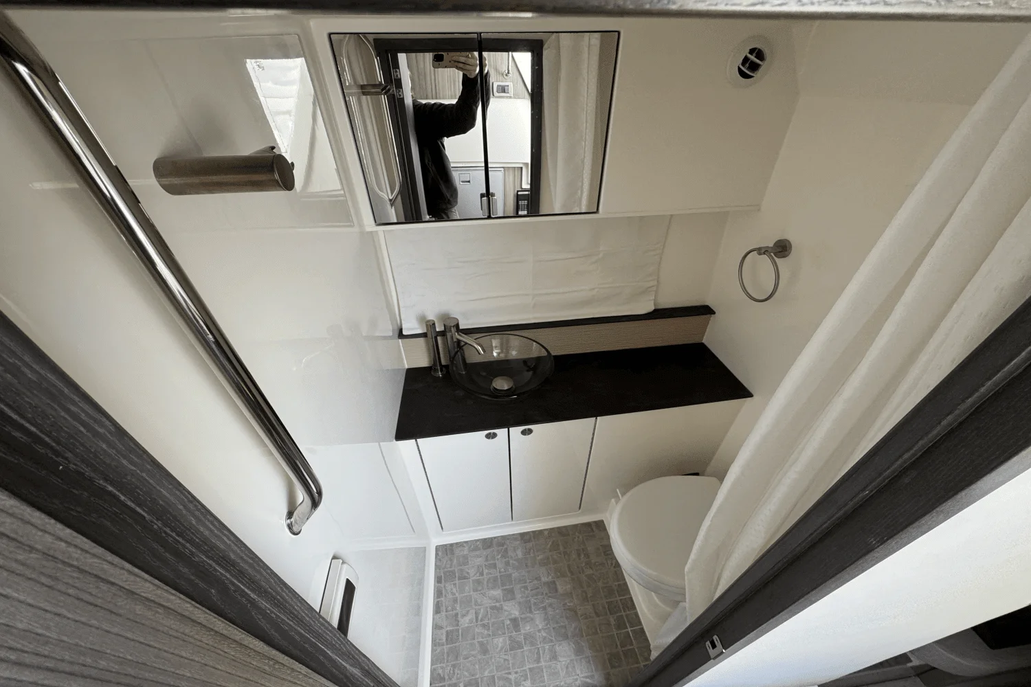 2019 Sea Ray 320 SUNDANCER Image Thumbnail #23