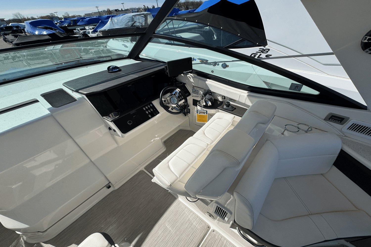 2019 Sea Ray 320 SUNDANCER Image Thumbnail #15