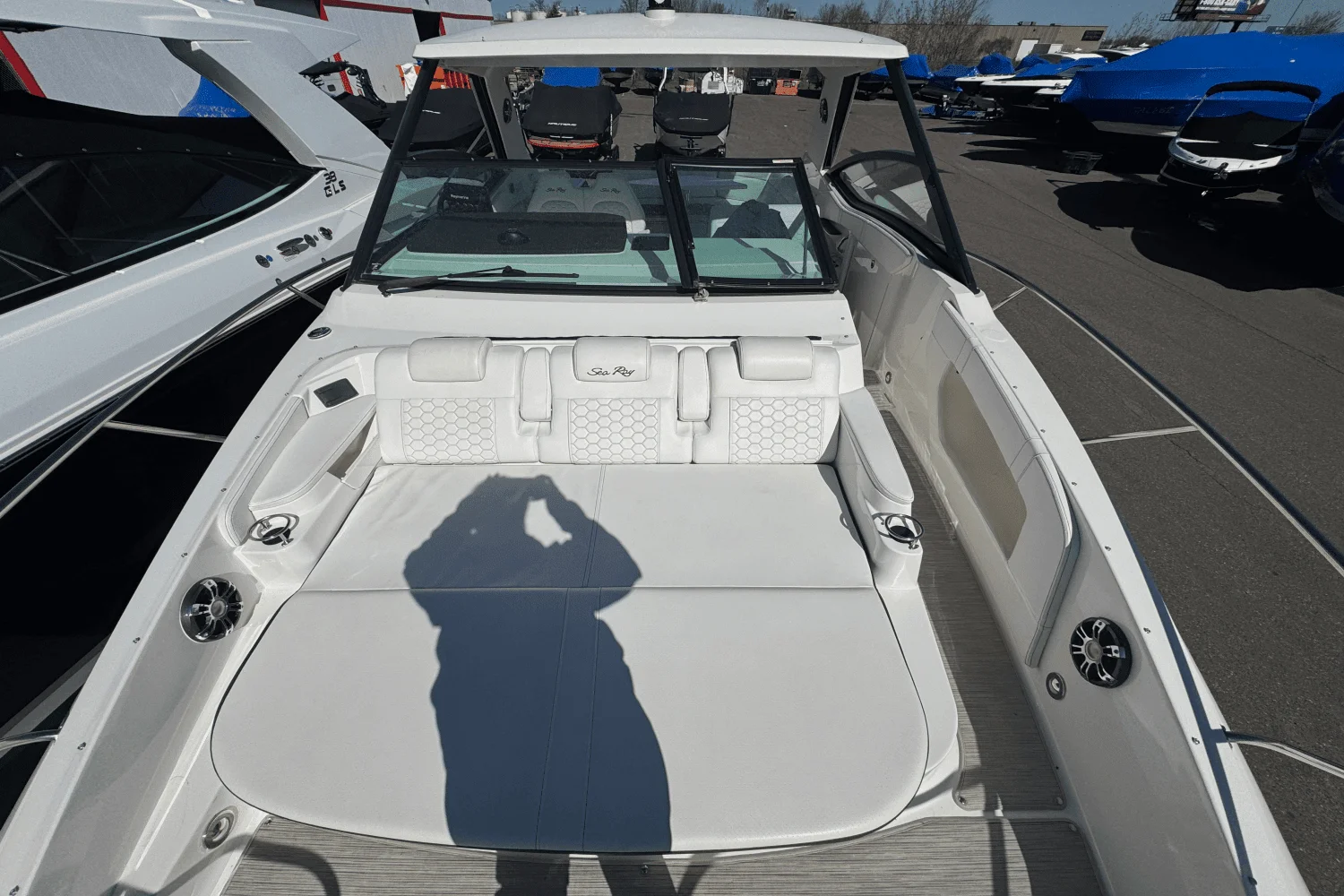 2019 Sea Ray 320 SUNDANCER Image Thumbnail #27