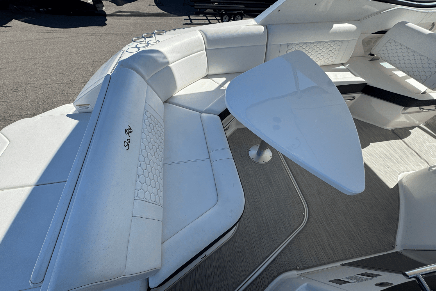 2019 Sea Ray 320 SUNDANCER Image Thumbnail #10