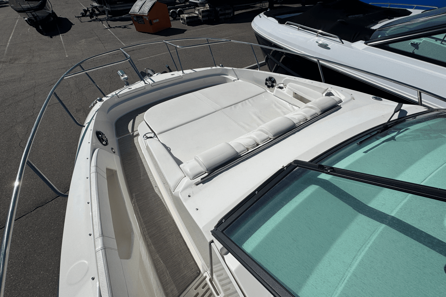 2019 Sea Ray 320 SUNDANCER Image Thumbnail #26