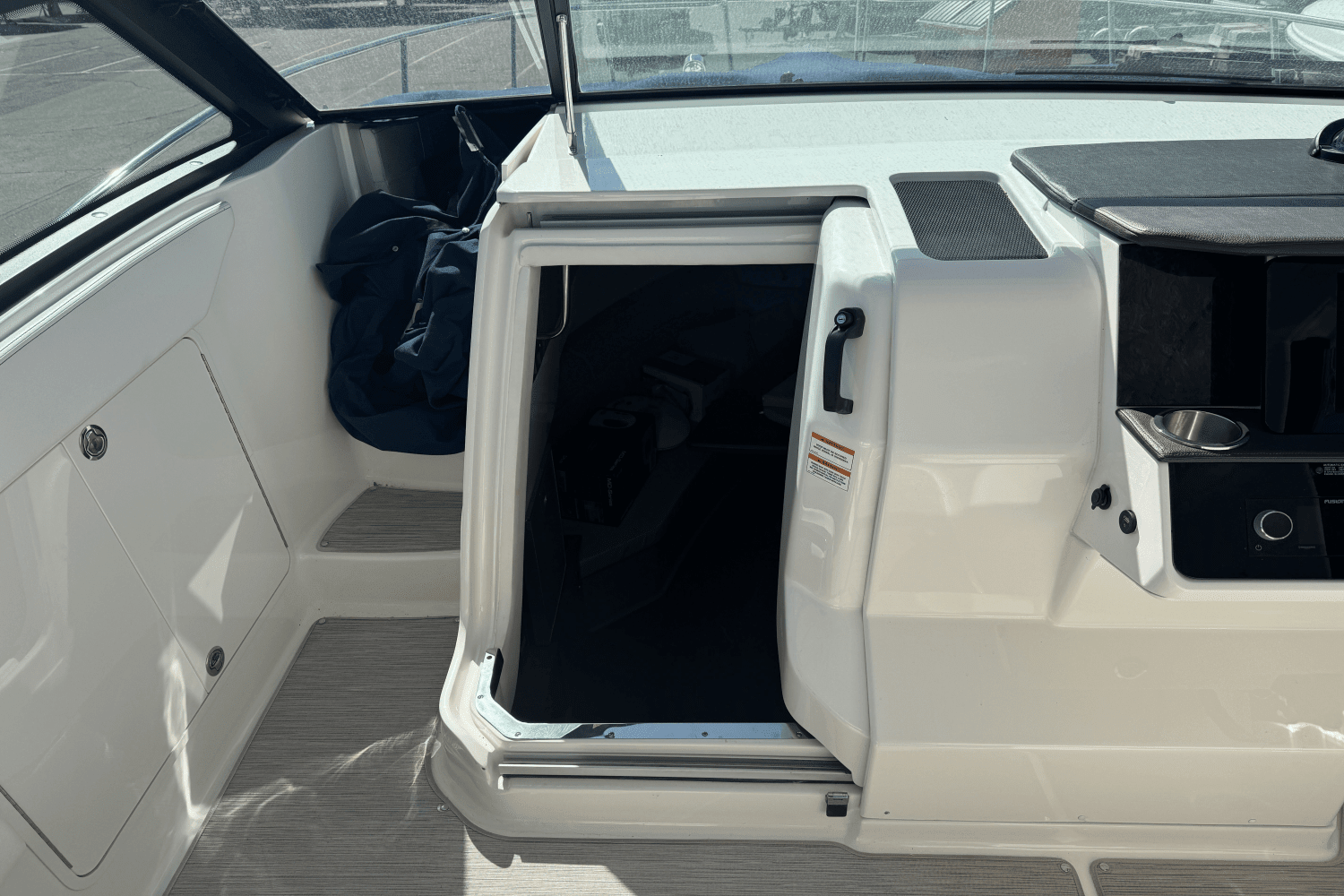 2019 Sea Ray 320 SUNDANCER Image Thumbnail #18