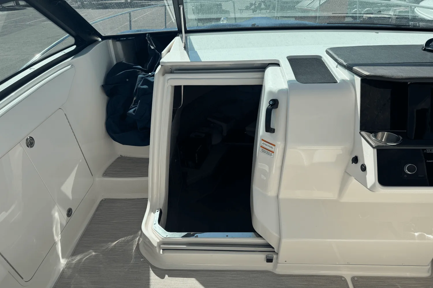 2019 Sea Ray 320 SUNDANCER Image Thumbnail #18