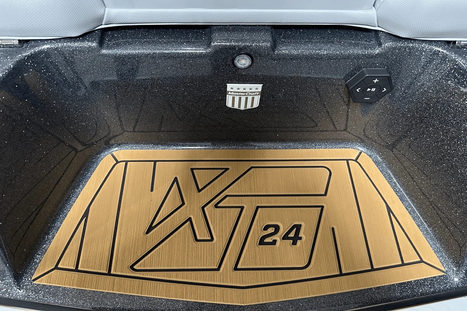 2026 Mastercraft XT24 Image Thumbnail #15