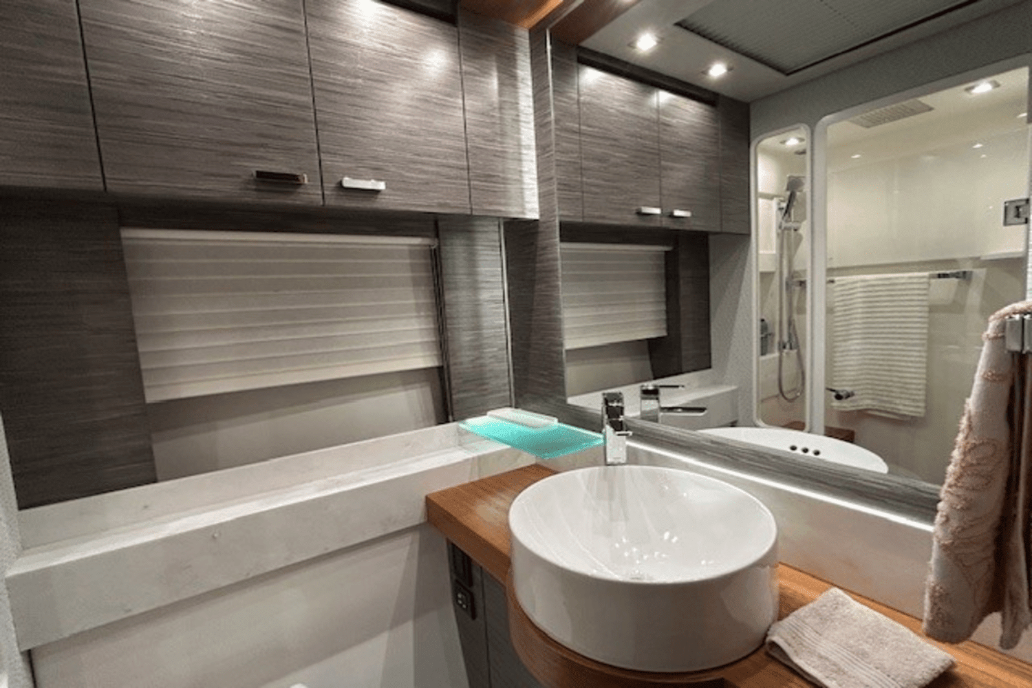 2022 Tiara Yachts
                                                             53 COUPE Image Thumbnail #29