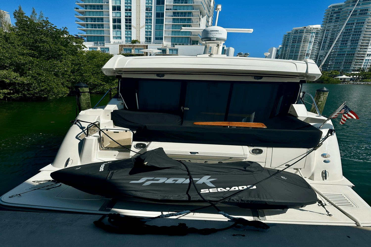 2017 Sea Ray 460 SUNDANCER Image Thumbnail #2