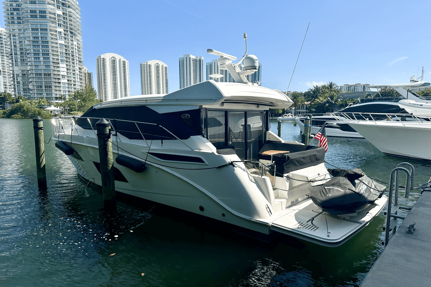 2017 Sea Ray 460 SUNDANCER Image Thumbnail #1