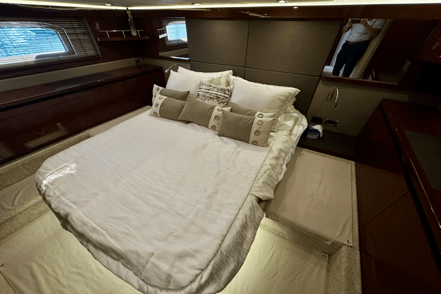 2017 Sea Ray 460 SUNDANCER Image Thumbnail #26