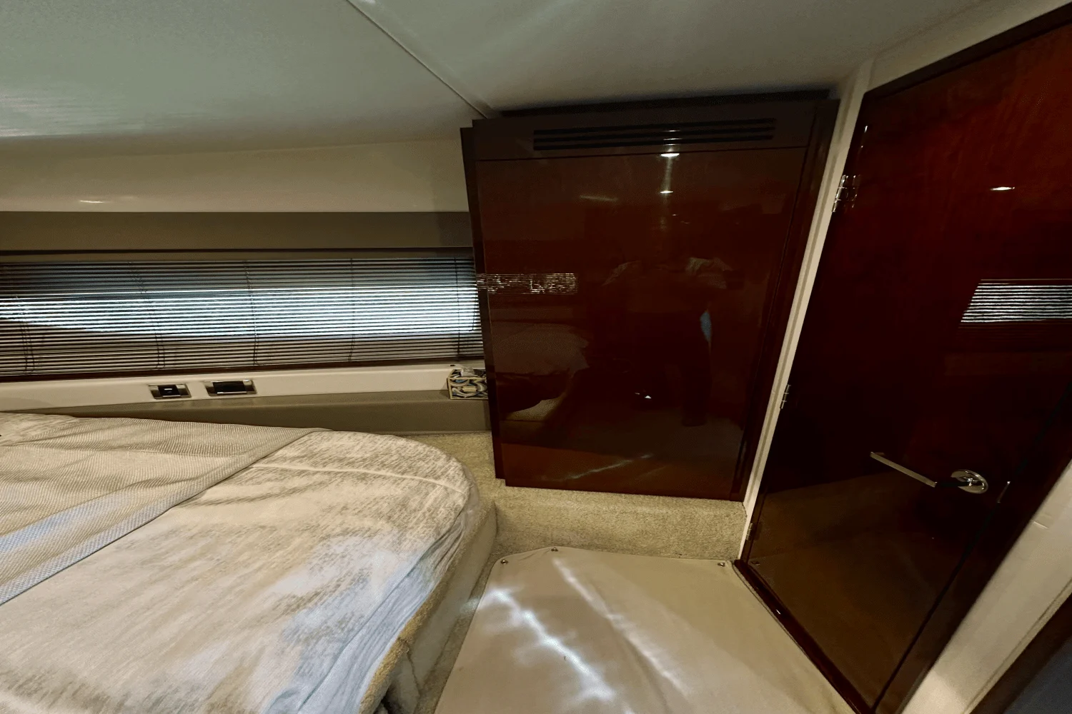 2017 Sea Ray 460 SUNDANCER Image Thumbnail #39