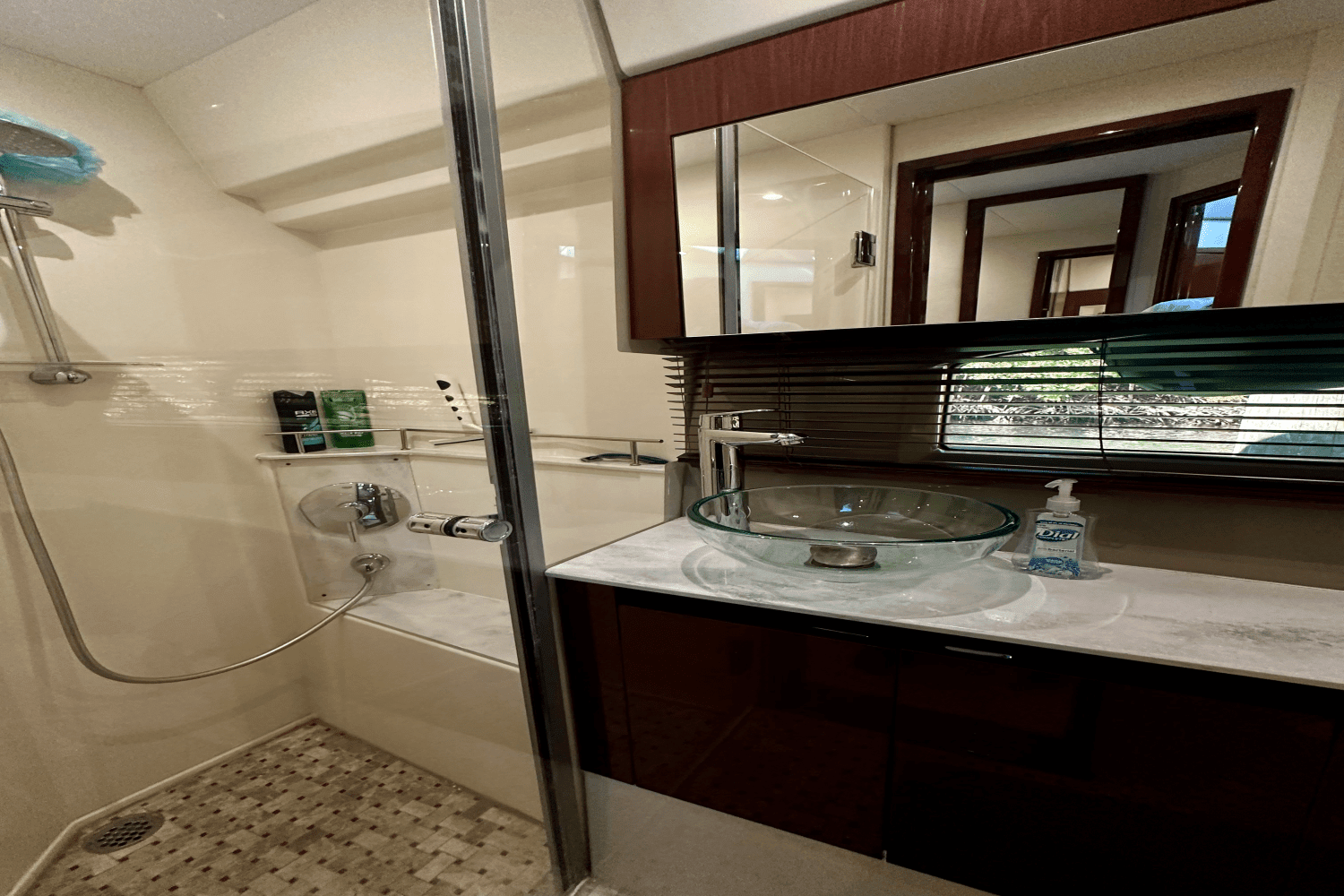 2017 Sea Ray 460 SUNDANCER Image Thumbnail #42