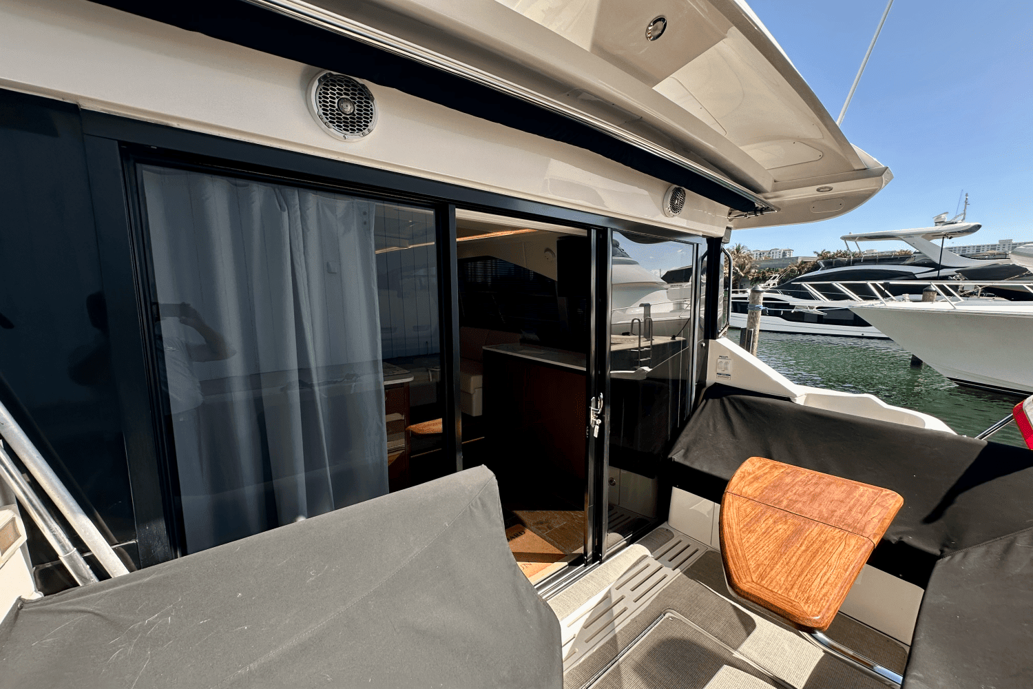 2017 Sea Ray 460 SUNDANCER Image Thumbnail #9