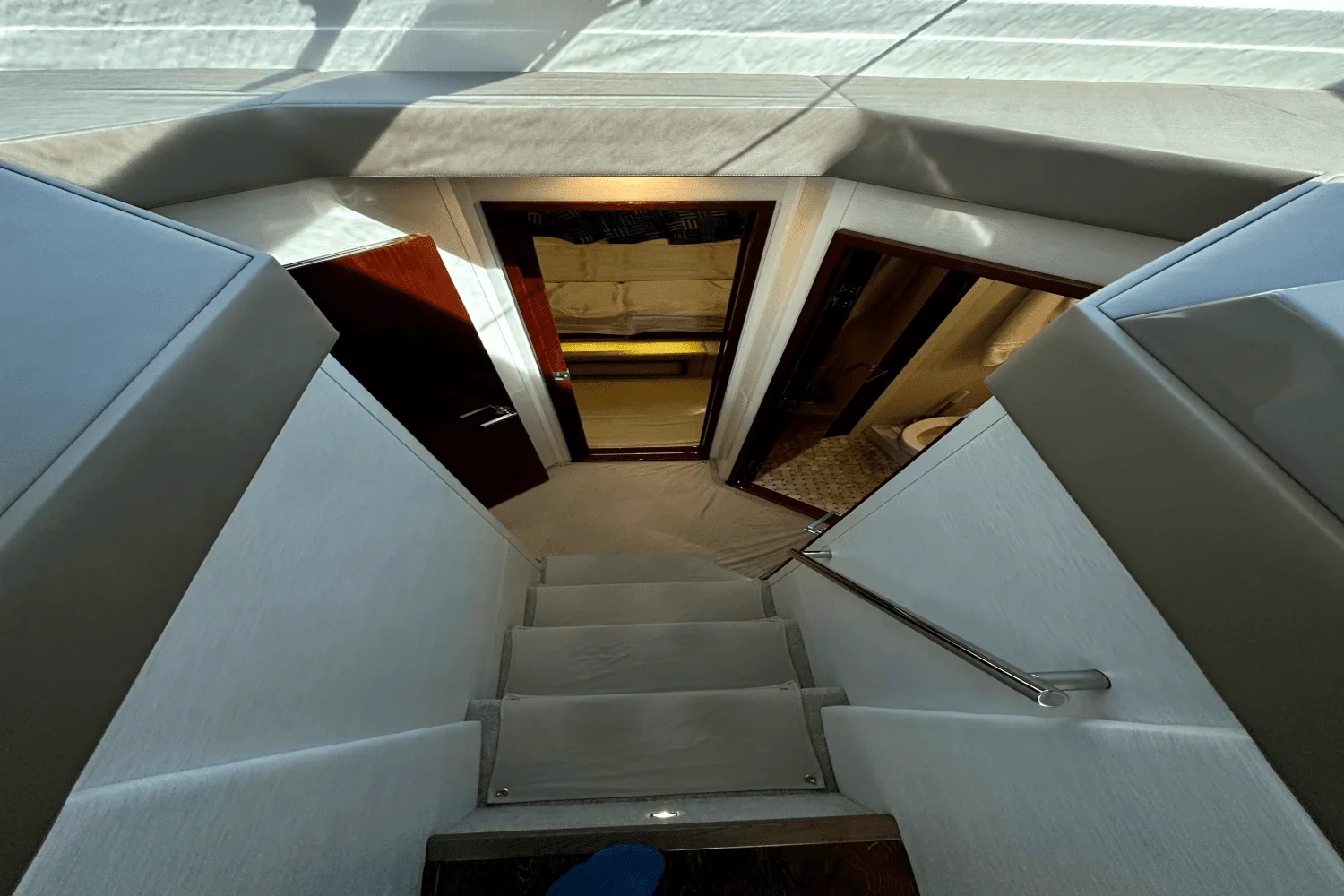 2017 Sea Ray 460 SUNDANCER Image Thumbnail #40