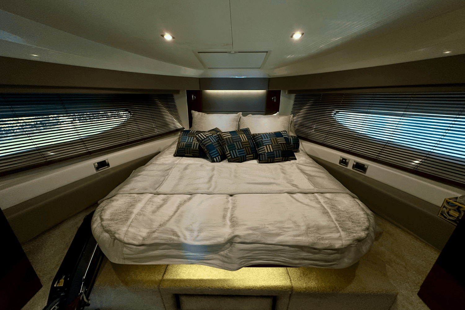 2017 Sea Ray 460 SUNDANCER Image Thumbnail #38