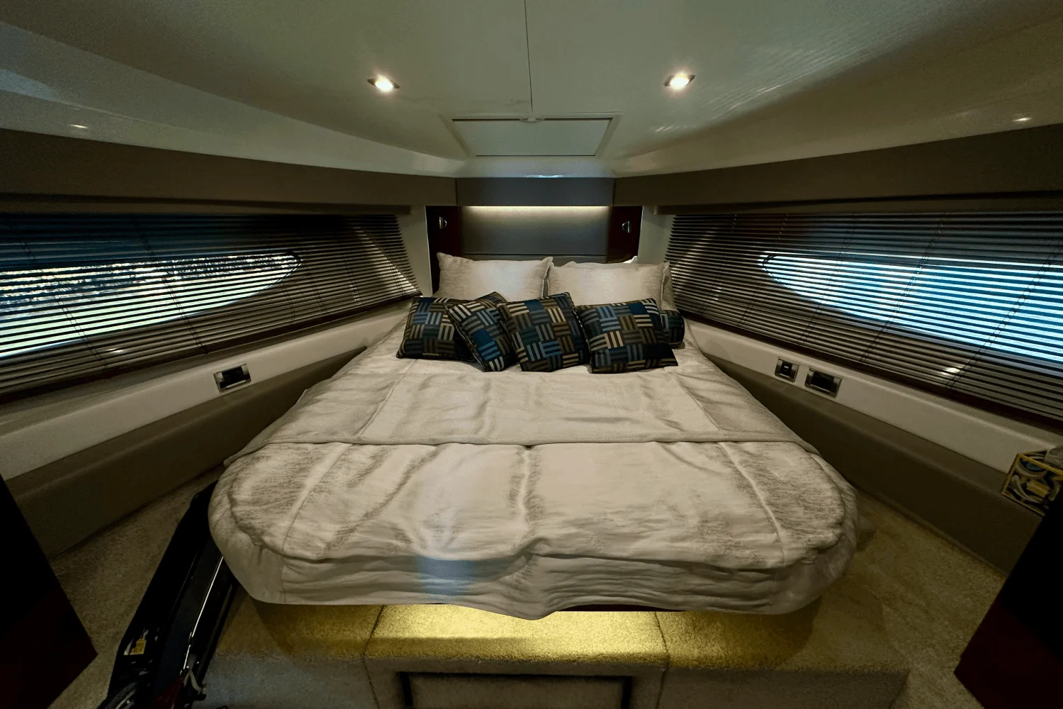 2017 Sea Ray 460 SUNDANCER Image Thumbnail #38